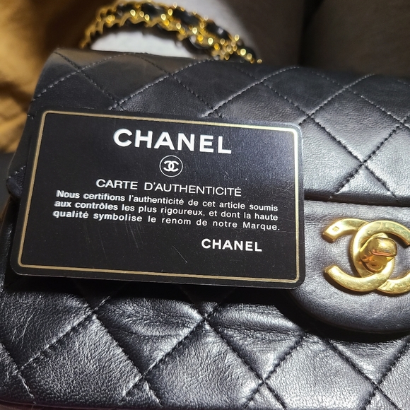 CHANEL Vintage Small Classic Flap 24k GHW Lambskin - Picture 13 of 17